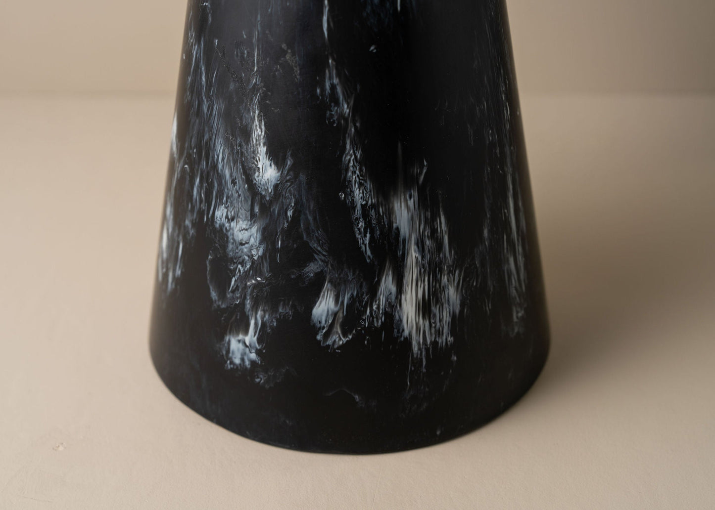 Flow Structured Side Table | Ash Black - - - Saardé - Saardé.