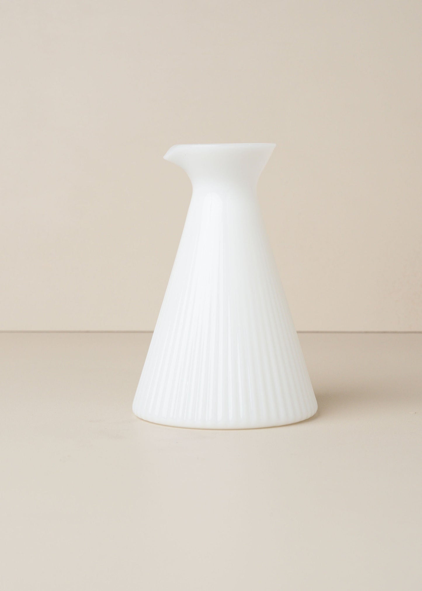 Kairos Angular Carafe | Opaque White - - - Saardé - Saardé.