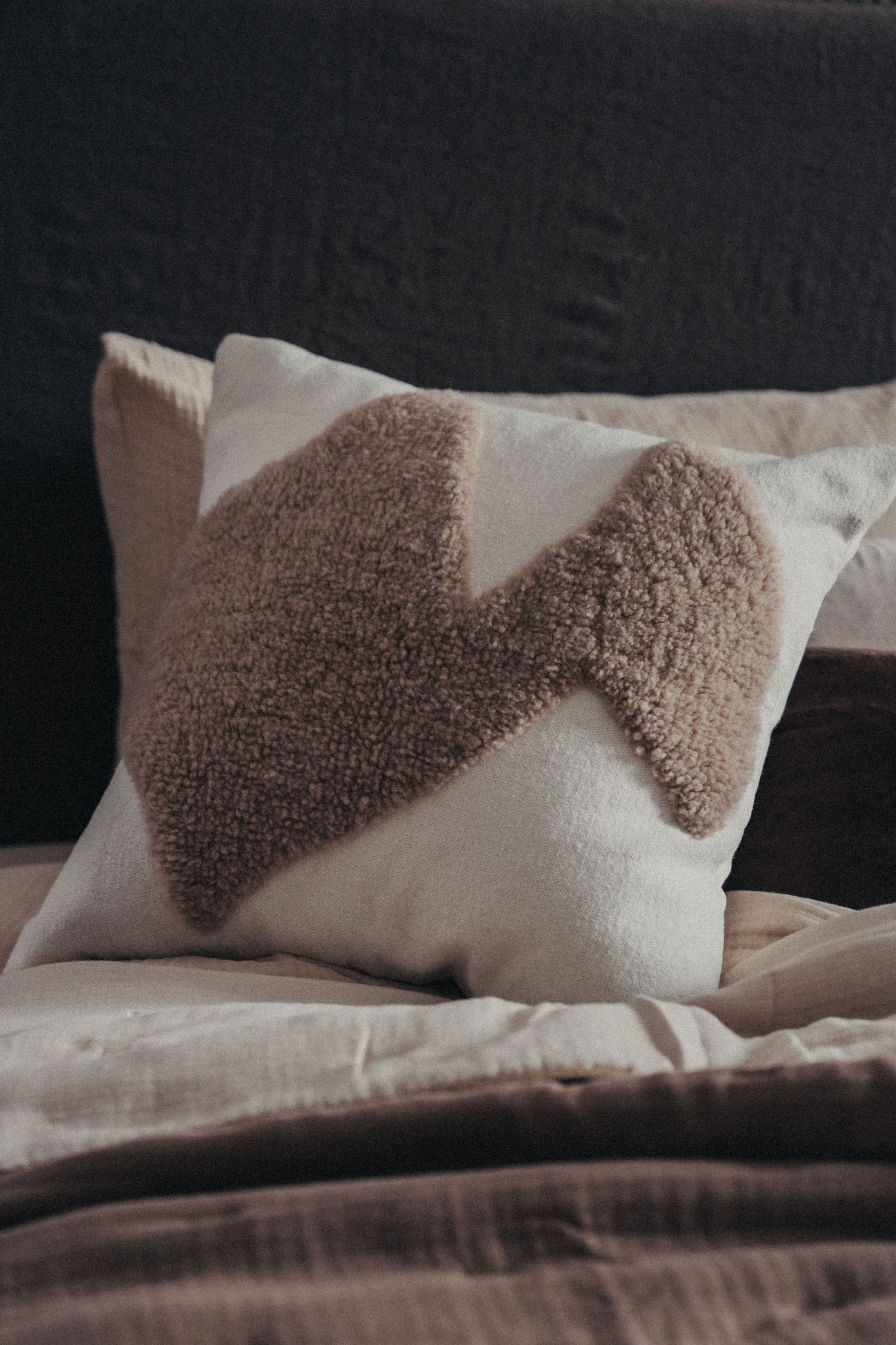 Abstract Square Cushion - Ecru - - - Saardé - Saardé.