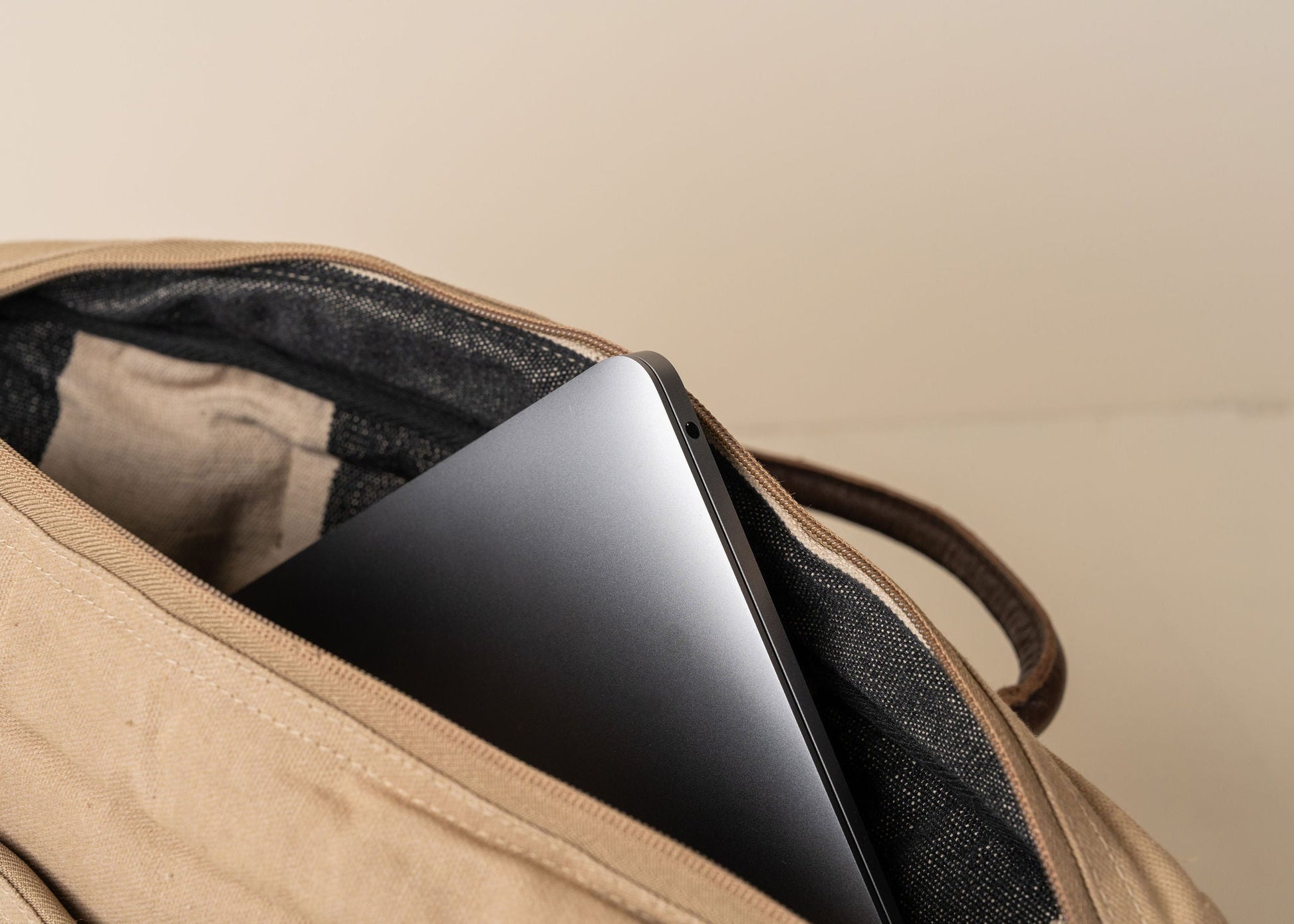 Journey Canvas Laptop Bag | Olive - - - Saardé - Saardé.