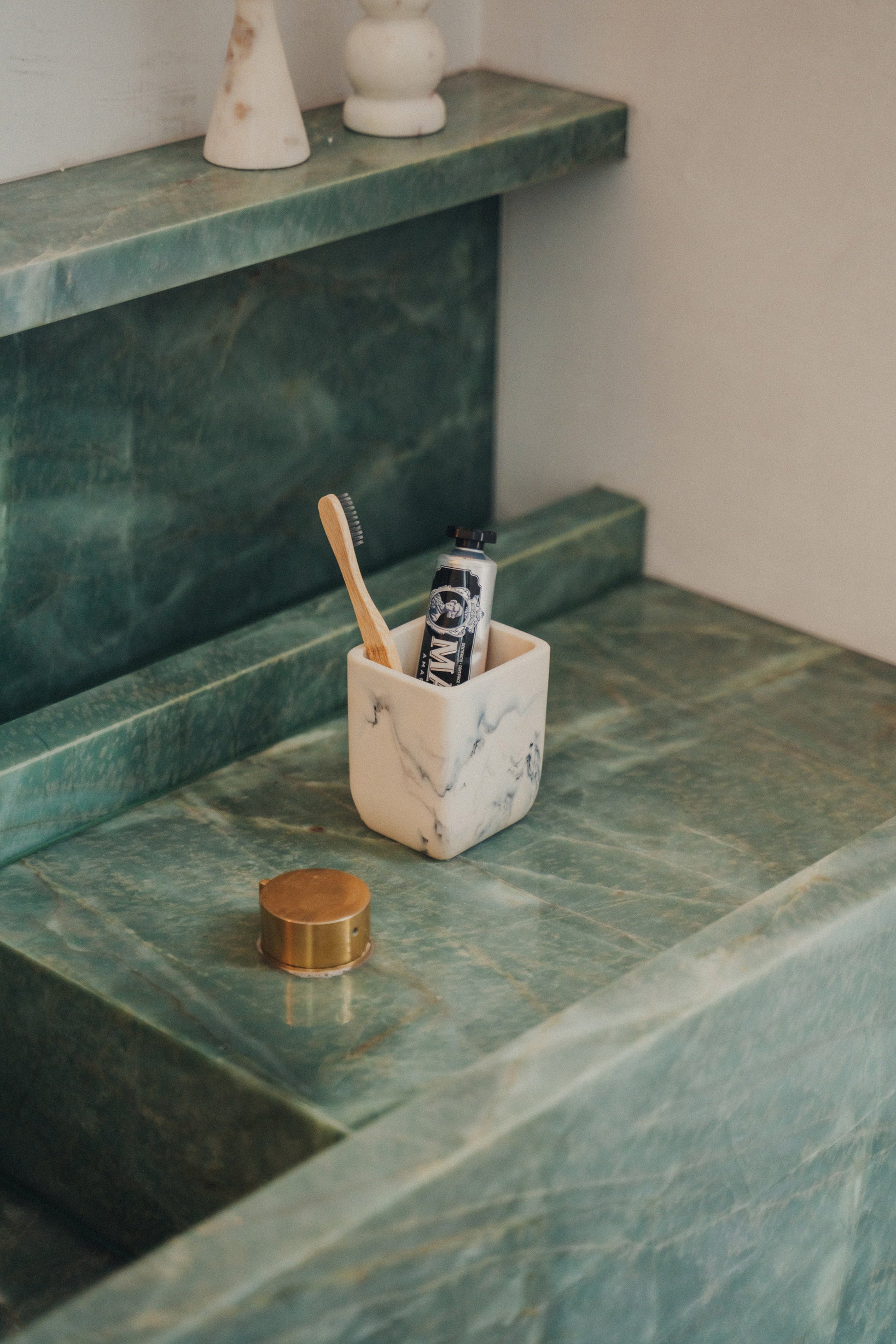 Flow Resin Toothbrush Holder | Merle -  -  - Saardé - Saardé.