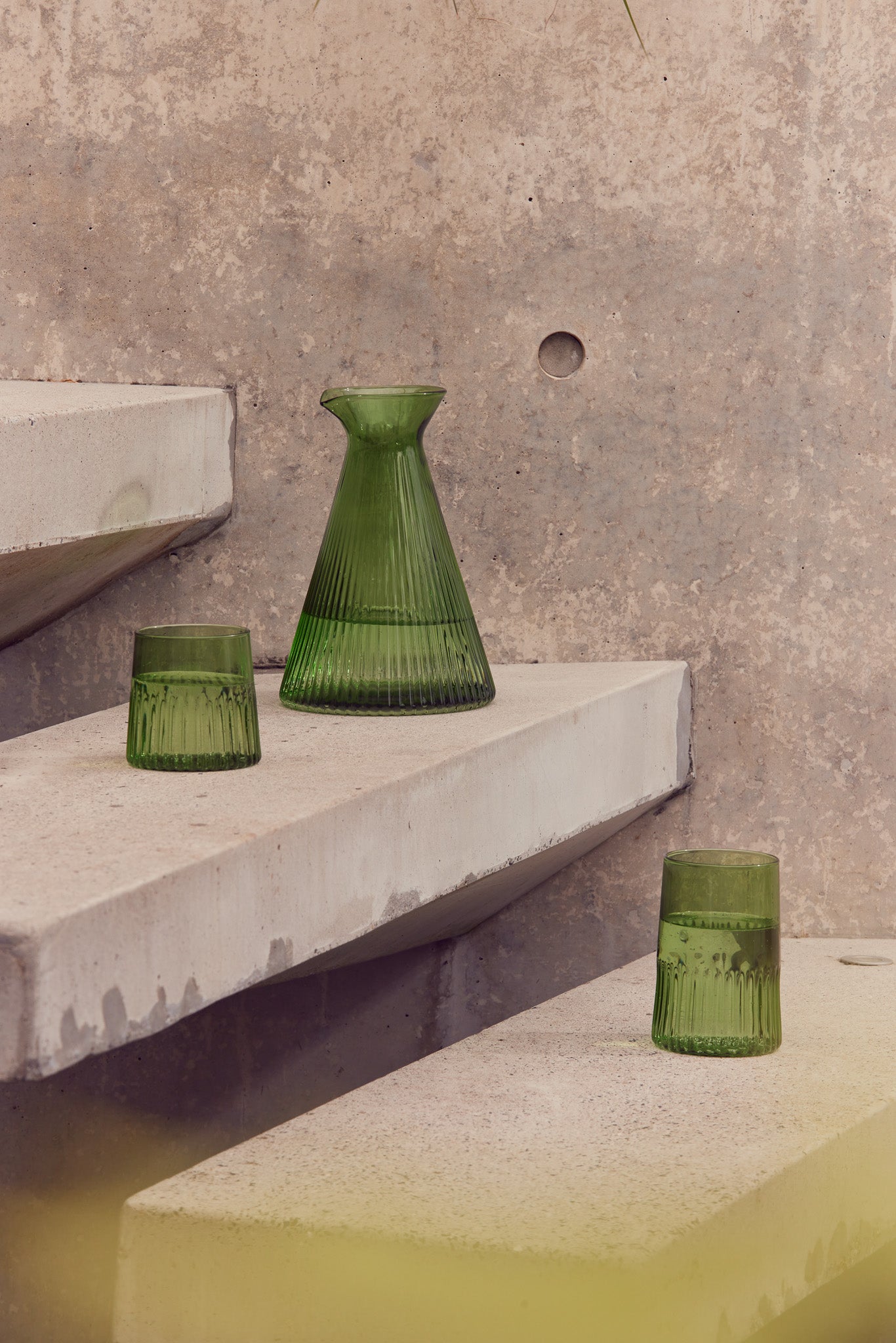 Kairos Angular Carafe | Green - - - Saardé - Saardé.